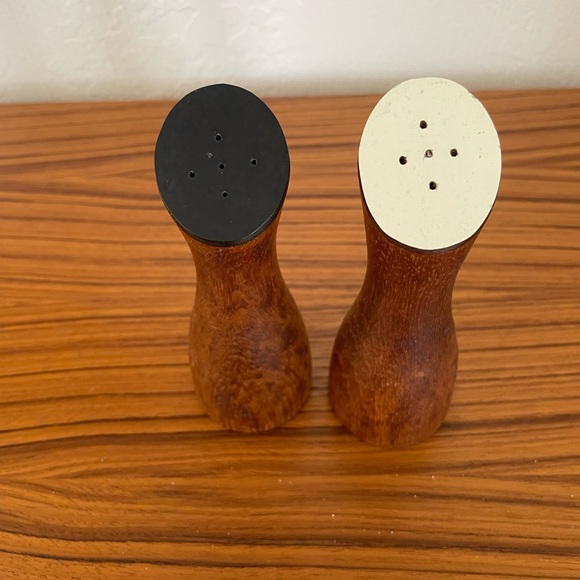 SOLD//Vintage Mid Century Salt & Pepper Shaker Set MCM - Picture 2 of 8